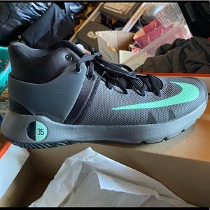 KD Trey 5 IV size 12